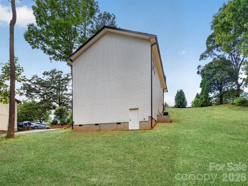 Exterior details and patio area of a home in , Hickory (Image 32).