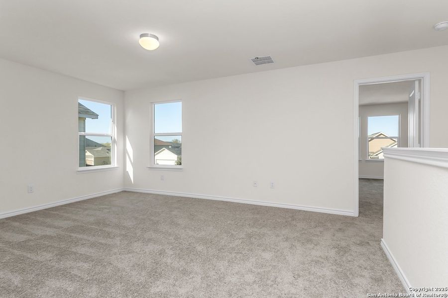 Spacious, unfurnished interior of a new home in Spanish Trails, San Antonio (Image 9).