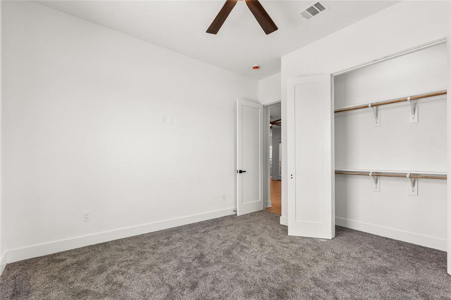 Spacious, unfurnished interior of a new home in , Sherman (Image 36).