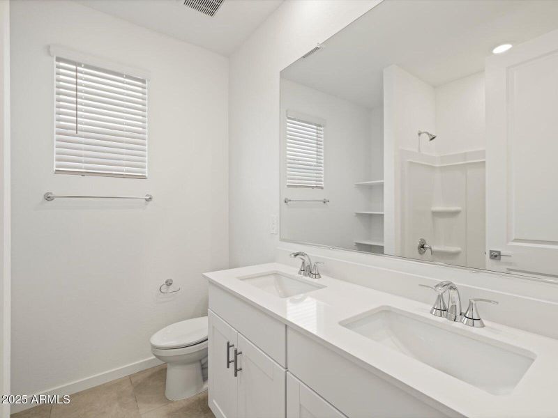 Bath 2 Double sinks Bath 2 Double sinks