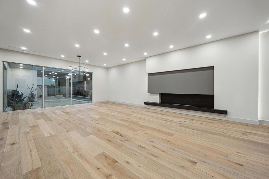 Spacious, unfurnished interior of a new home in , Houston (Image 21).