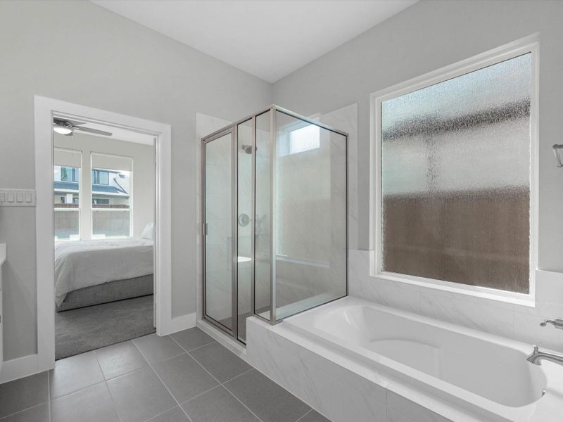 Soaking tub and separate shower Soaking tub and separate shower