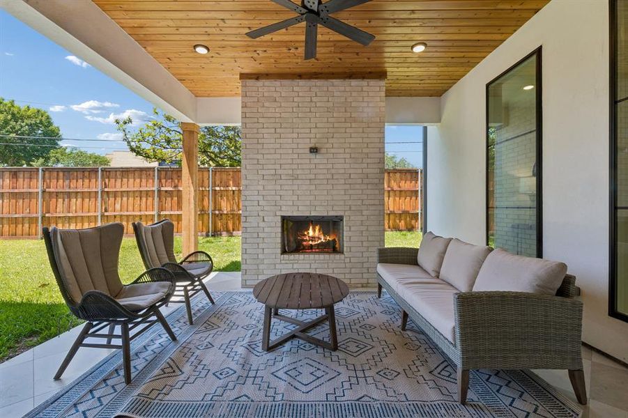 Exterior details and patio area of a home in , Dallas (Image 3).