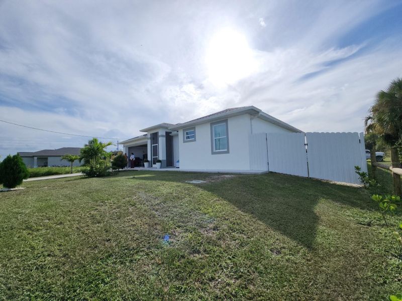 Exterior details and patio area of a home in , Labelle (Image 22).