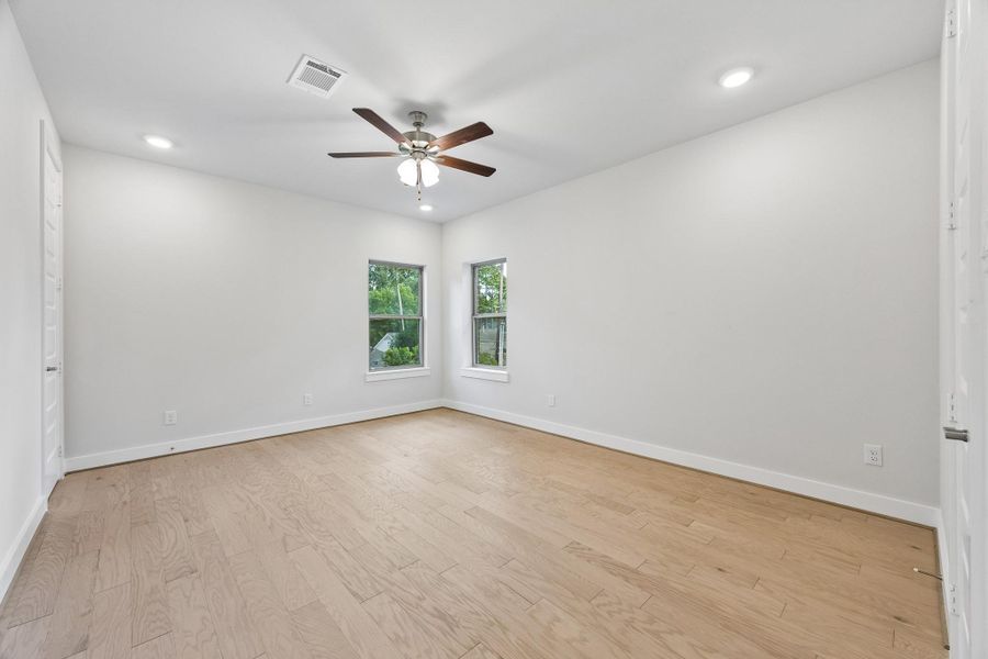 Spacious, unfurnished interior of a new home in , Houston (Image 21).