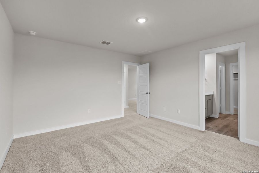 Spacious, unfurnished interior of a new home in Senna, Leon Valley (Image 18).