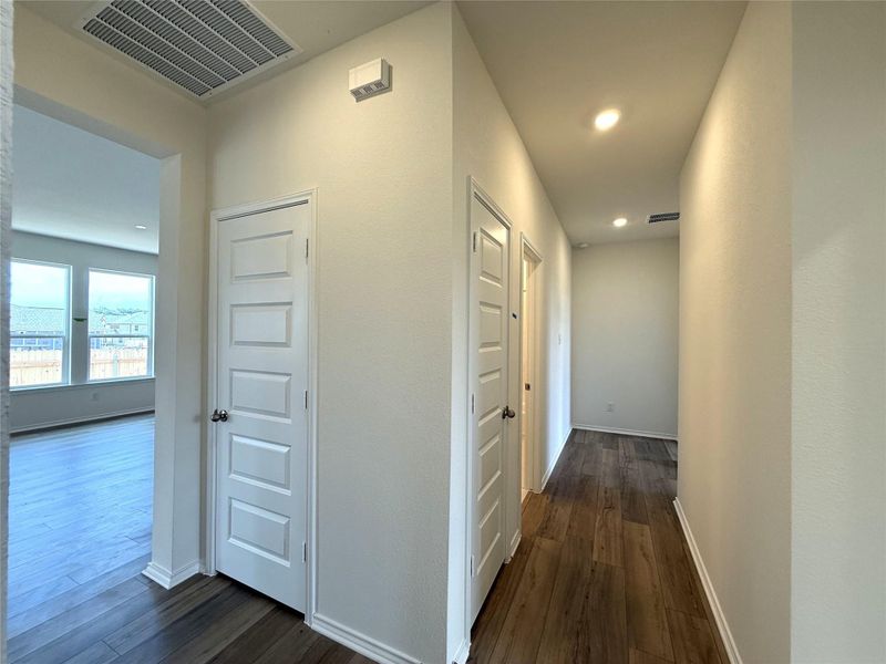 Spacious, unfurnished interior of a new home in River Bluff, Leander (Image 20). Spacious, unfurnished interior of a new home in River Bluff, Leander (Image 20).
