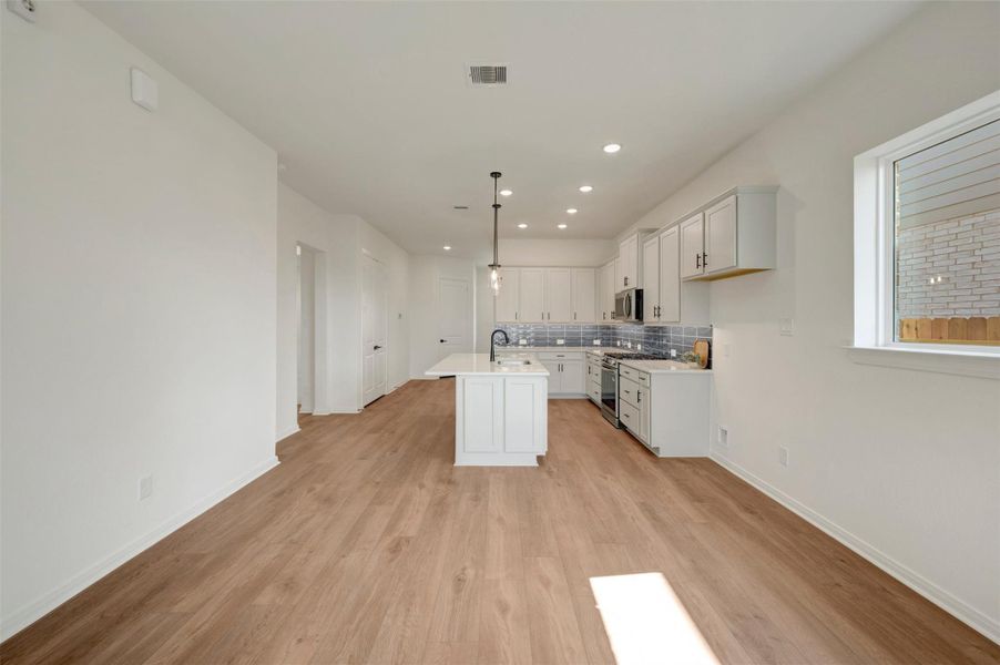 Furnished interior view inside a new home in The Grand Prairie - Meadow Collection, Hockley (Image 7).