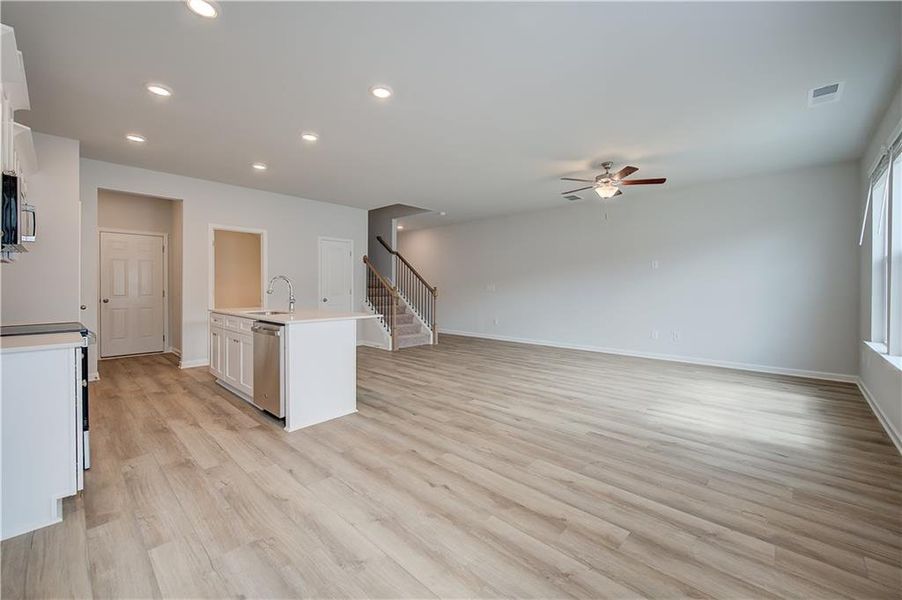 Spacious, unfurnished interior of a new home in Bowers Farm, McDonough (Image 15).