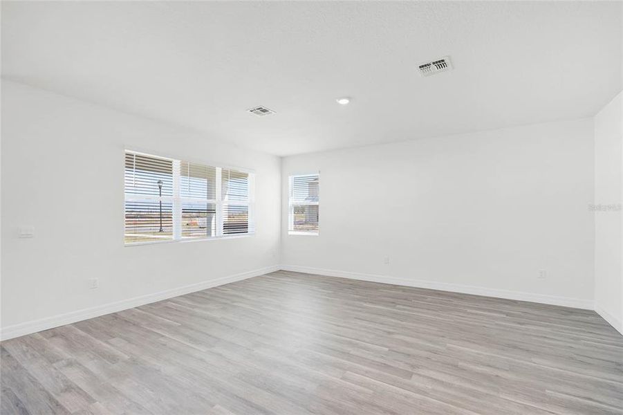 Spacious, unfurnished interior of a new home in , Winter Haven (Image 24).