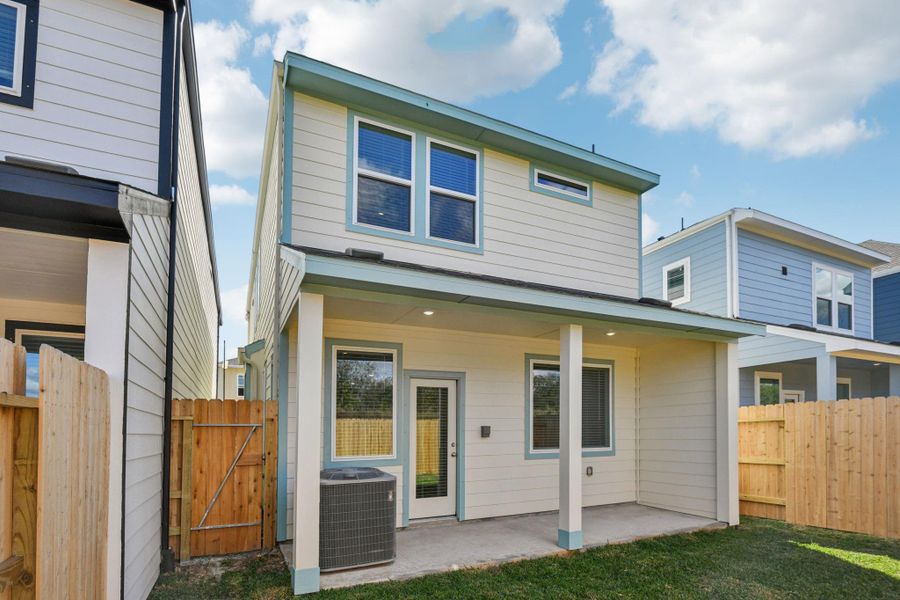 Exterior details and patio area of a home in Kemah Crossing - City Series, Kemah (Image 27).