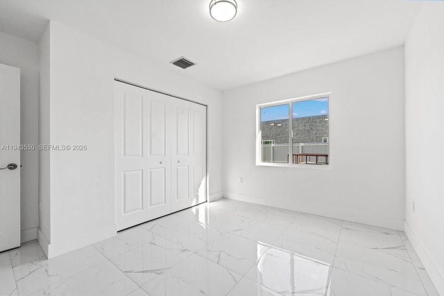 Spacious, unfurnished interior of a new home in , Florida City (Image 9).