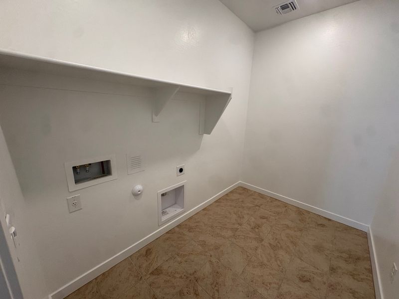 Spacious, unfurnished interior of a new home in Harvest at Citrus Park, Goodyear (Image 7).