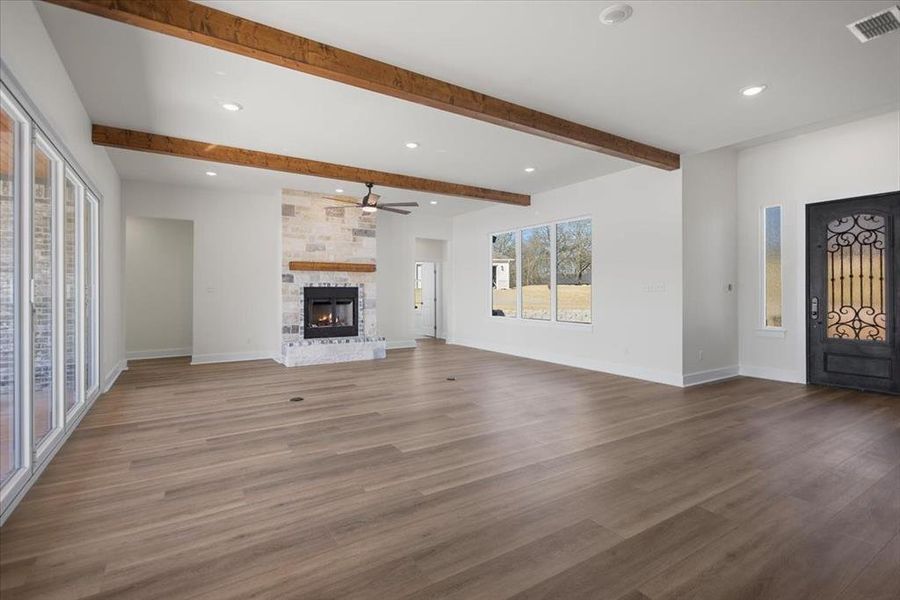 Spacious, unfurnished interior of a new home in , Lindale (Image 30).