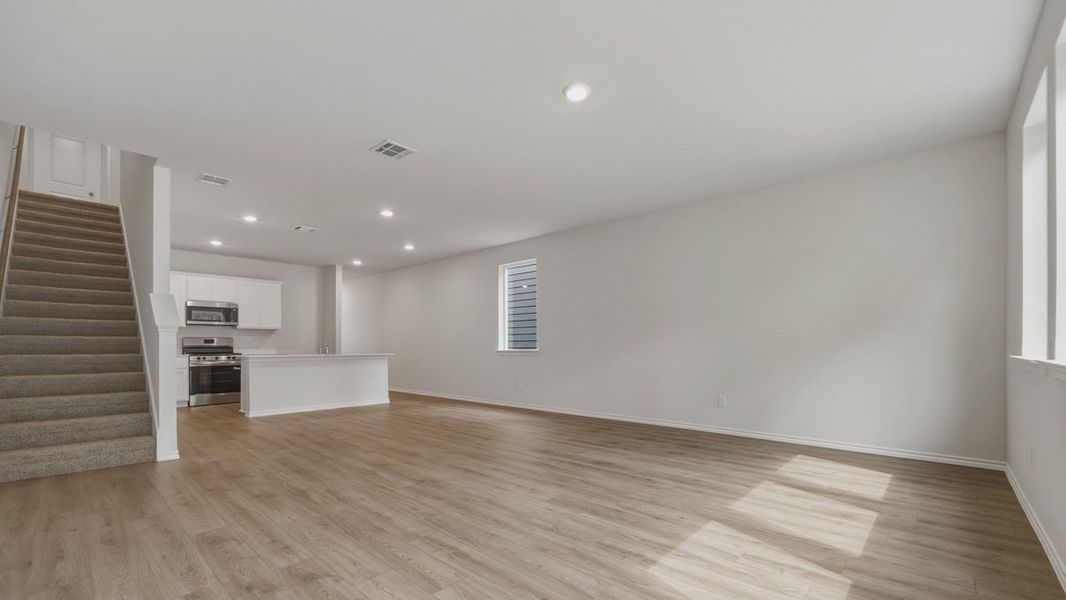 Spacious, unfurnished interior of a new home in Stonewood, Sulphur Springs (Image 6).
