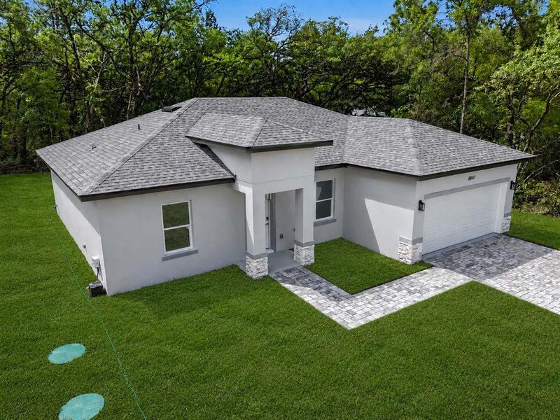 Exterior details and patio area of a home in , Citrus Springs (Image 4).