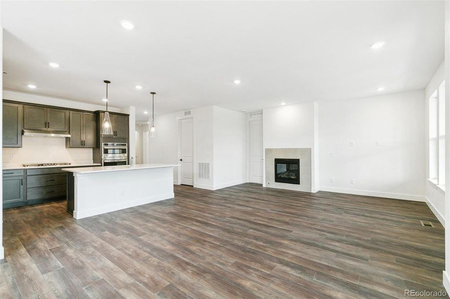 Spacious, unfurnished interior of a new home in Terrain Oak Valley, Castle Rock (Image 17).