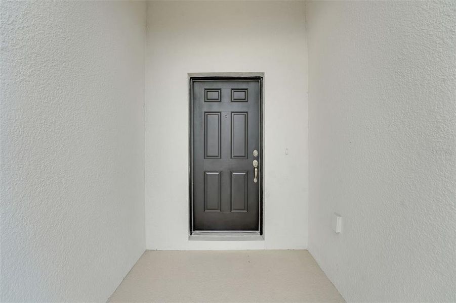 Exterior details and patio area of a home in Cypress Park Estates, Haines City (Image 3).