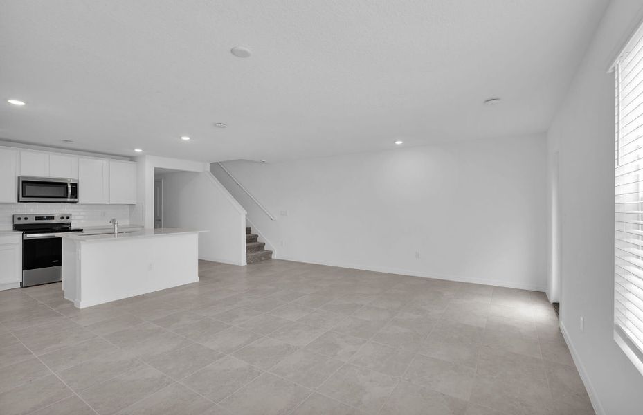 Spacious, unfurnished interior of a new home in Normandy Pines, Jacksonville (Image 15).