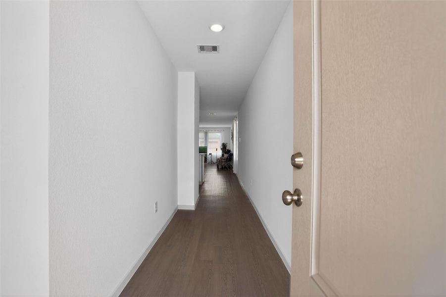 Spacious, unfurnished interior of a new home in Anniston, Katy (Image 21).