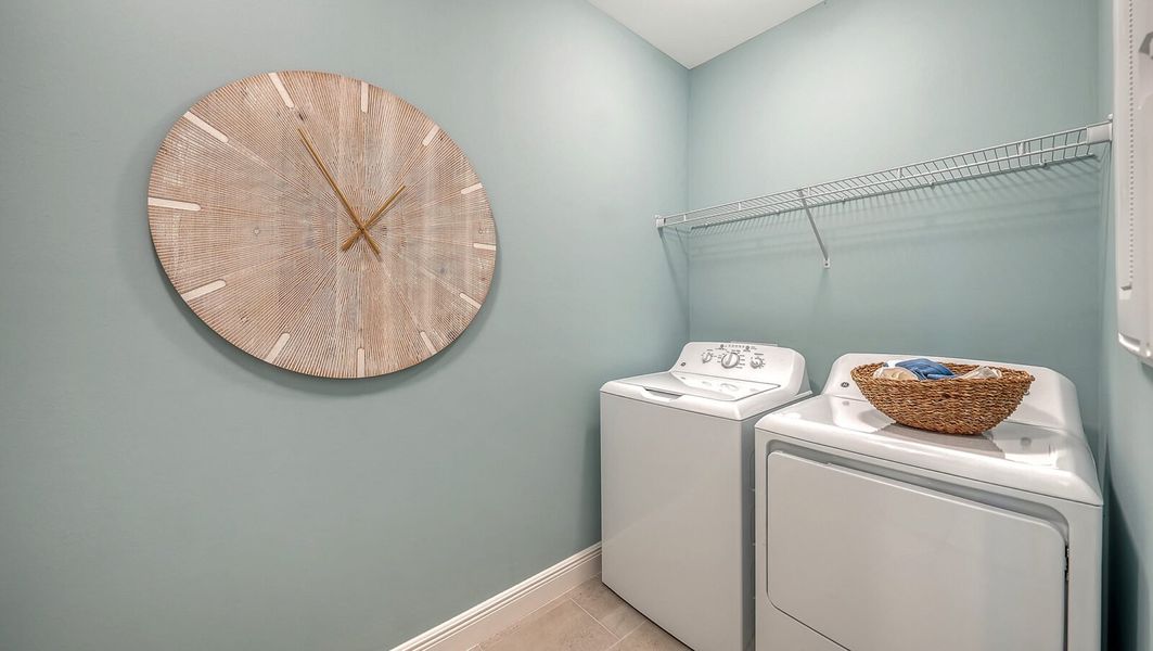 Representative interior finishes for a home built from the Parker by Neal Communities in SkySail, Naples (Image 22).