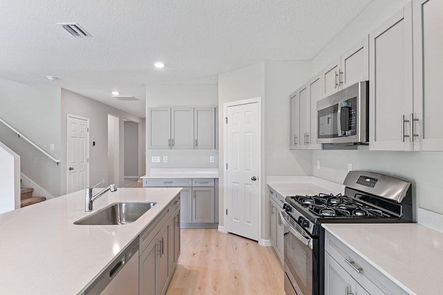 Furnished interior view inside a new home in Pasadena Ridge, Dade City (Image 4).