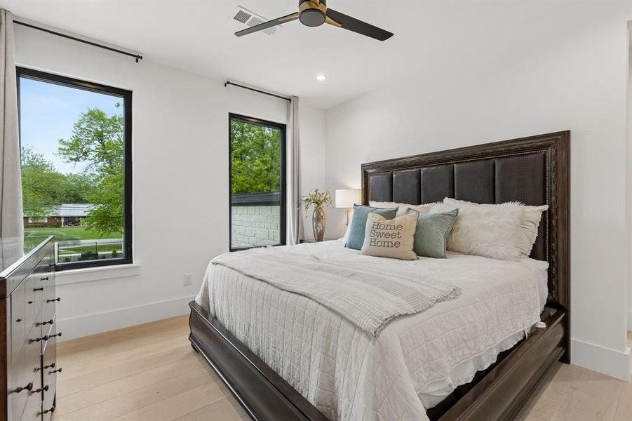 Furnished interior view inside a new home in , Colleyville (Image 32).