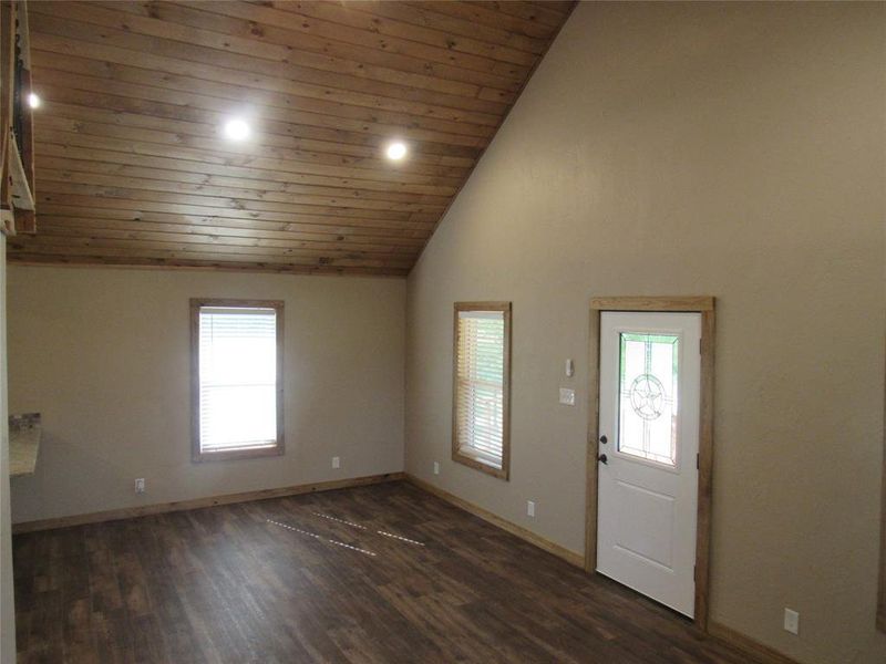 Spacious, unfurnished interior of a new home in , Gainesville (Image 15).