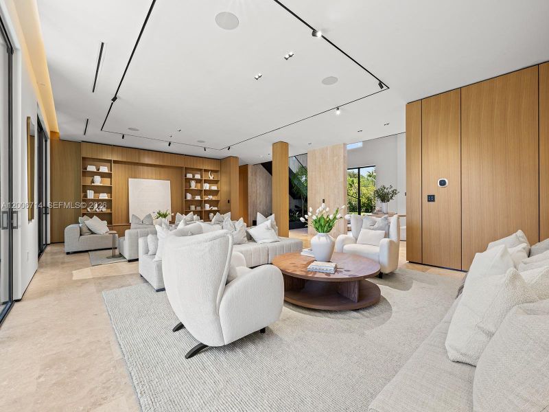 Formal living