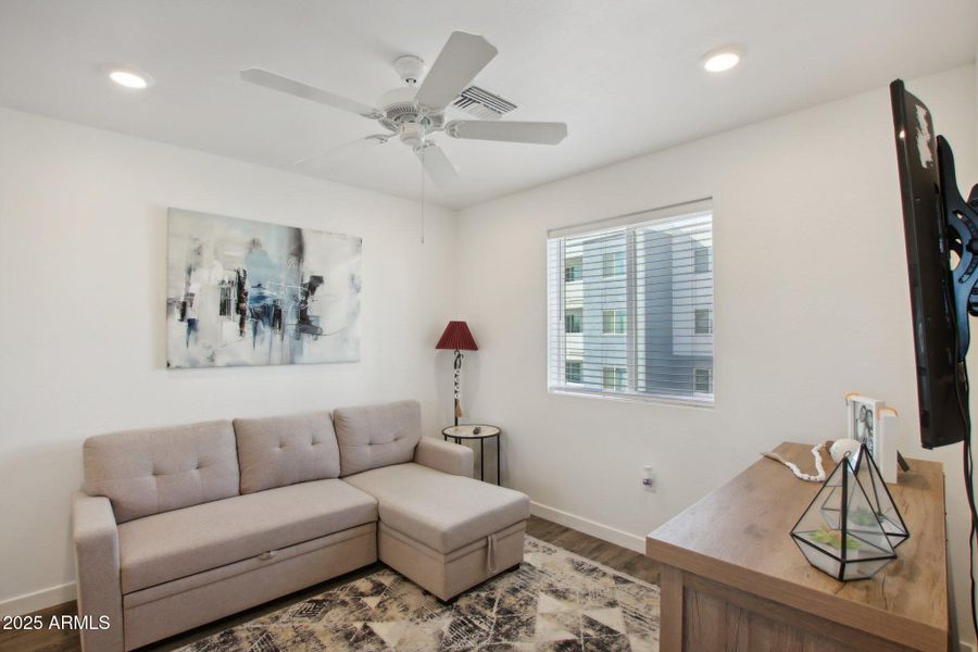 12945 W Greenway Rd L102-004 12945 W Greenway Rd L102-004