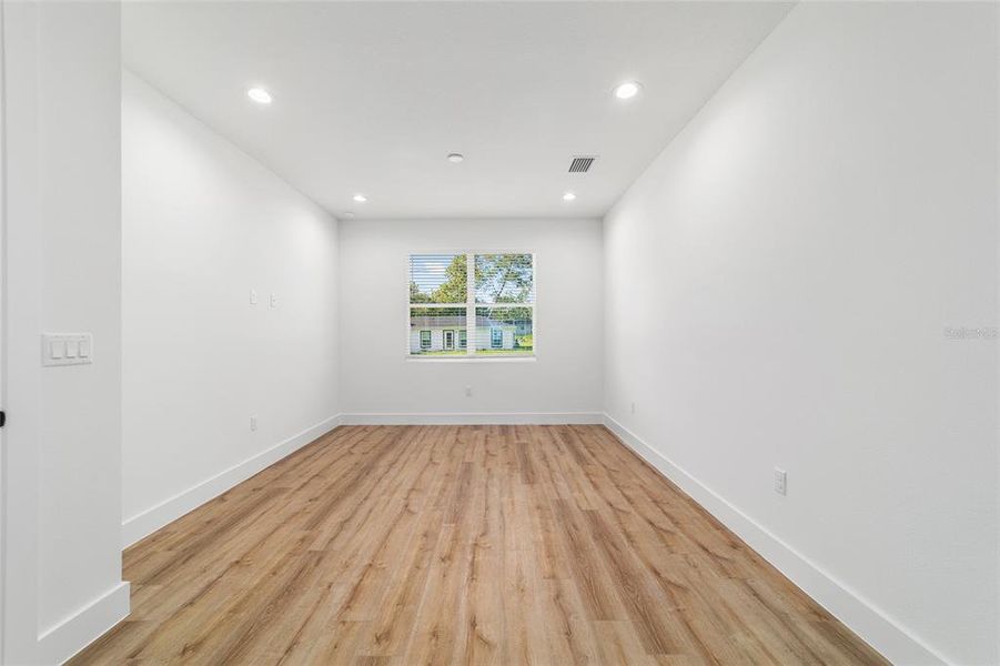 Spacious, unfurnished interior of a new home in , Ocala (Image 37).
