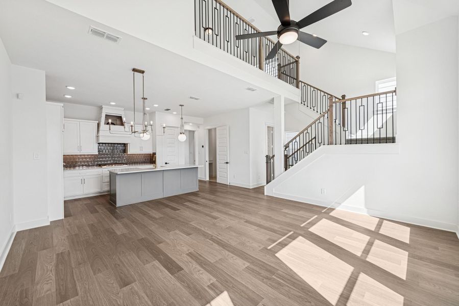Spacious, unfurnished interior of a new home in Retreat at Oak Park, Houston (Image 19).