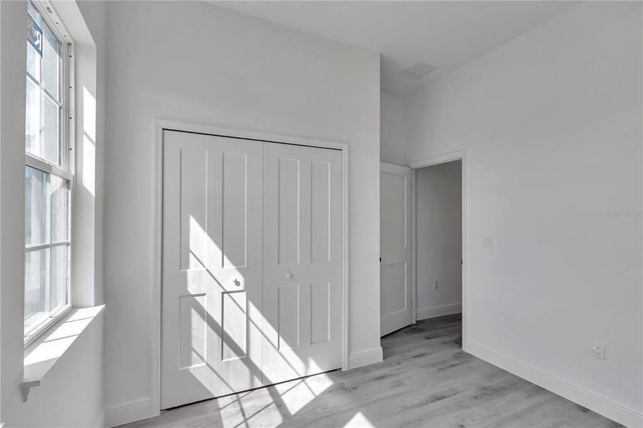 Spacious, unfurnished interior of a new home in , Ocala (Image 20).