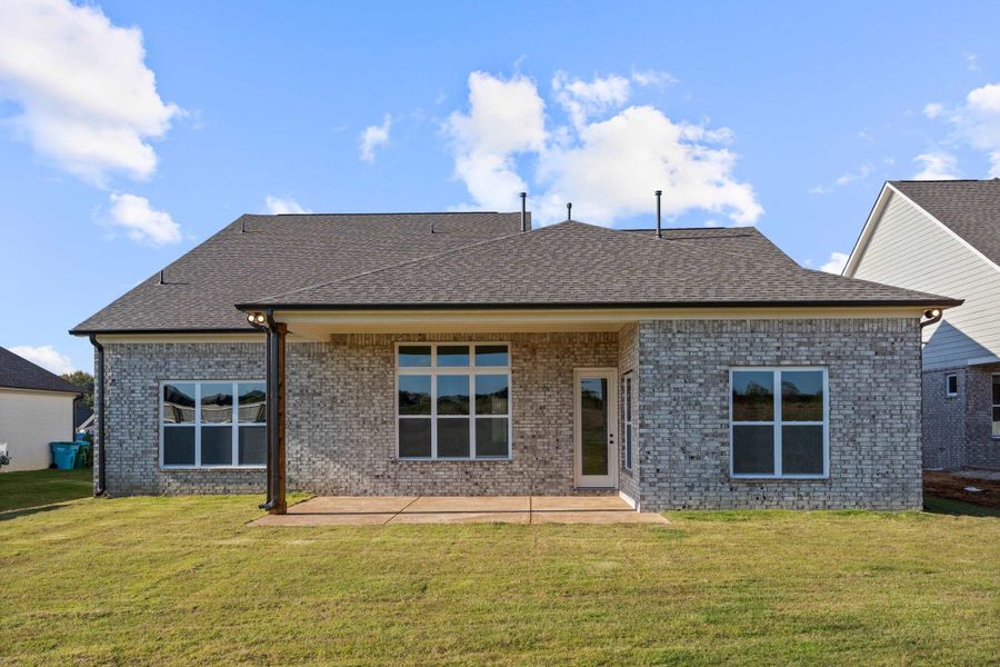 Exterior details and patio area of a home in White Oak, Arlington (Image 21).