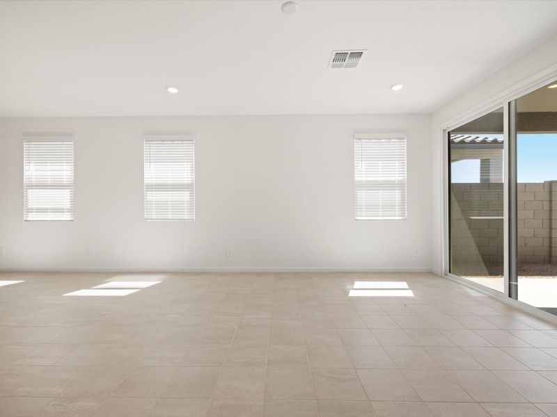 Spacious, unfurnished interior of a new home in Mountain View Estates Reserve Series, Buckeye (Image 10).