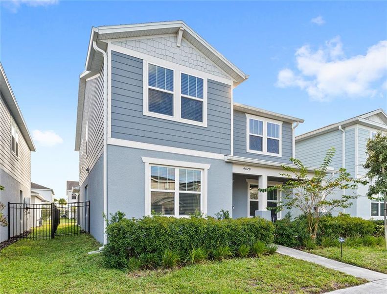 Exterior details and patio area of a home in Winding Meadows, Apopka (Image 28).