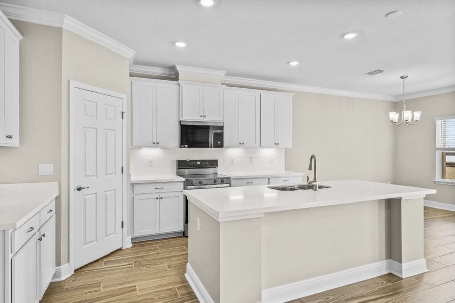 Furnished interior view inside a new home in Lake Merial, Panama City (Image 12).