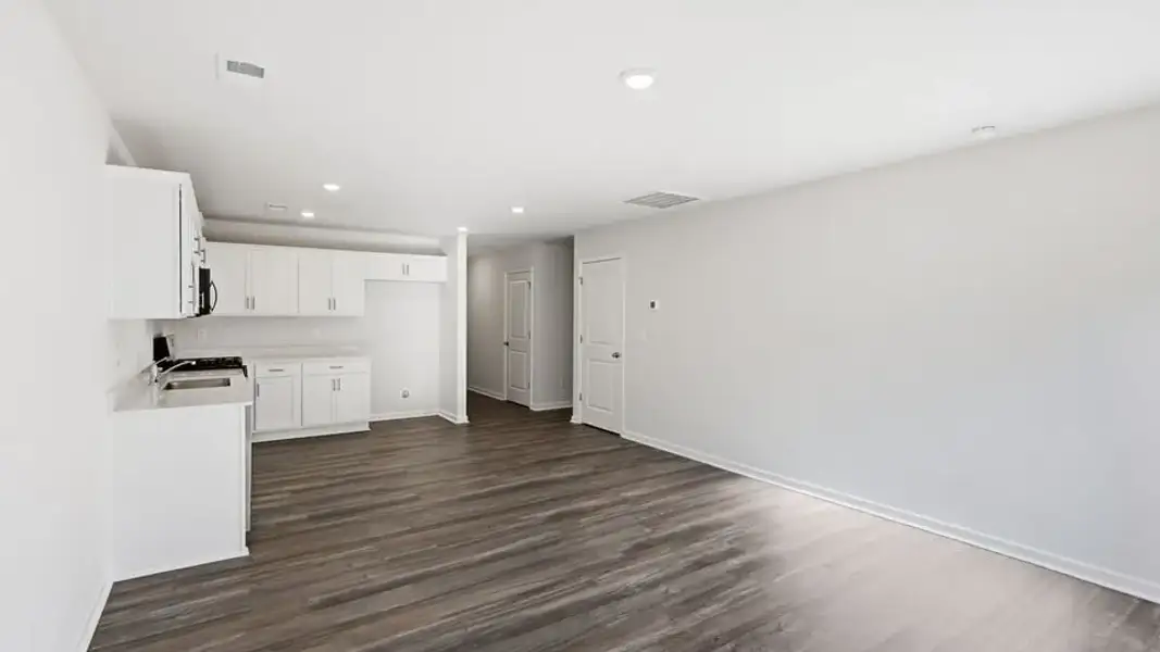 Spacious, unfurnished interior of a new home in Cedar Gap, Fountain Inn (Image 22).