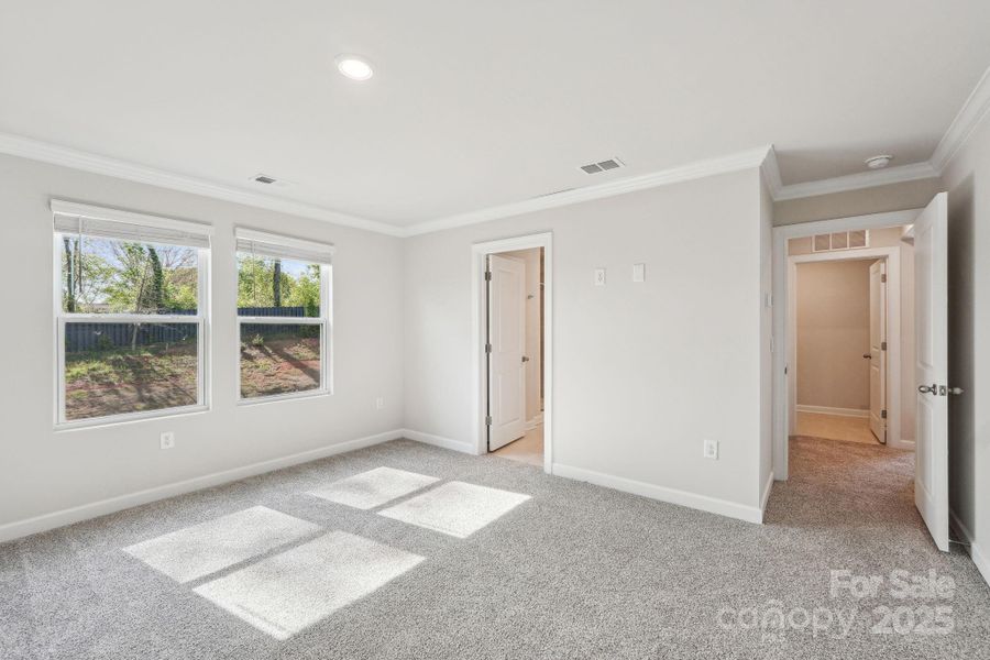Spacious, unfurnished interior of a new home in Walnut Reserve, Conover (Image 10).