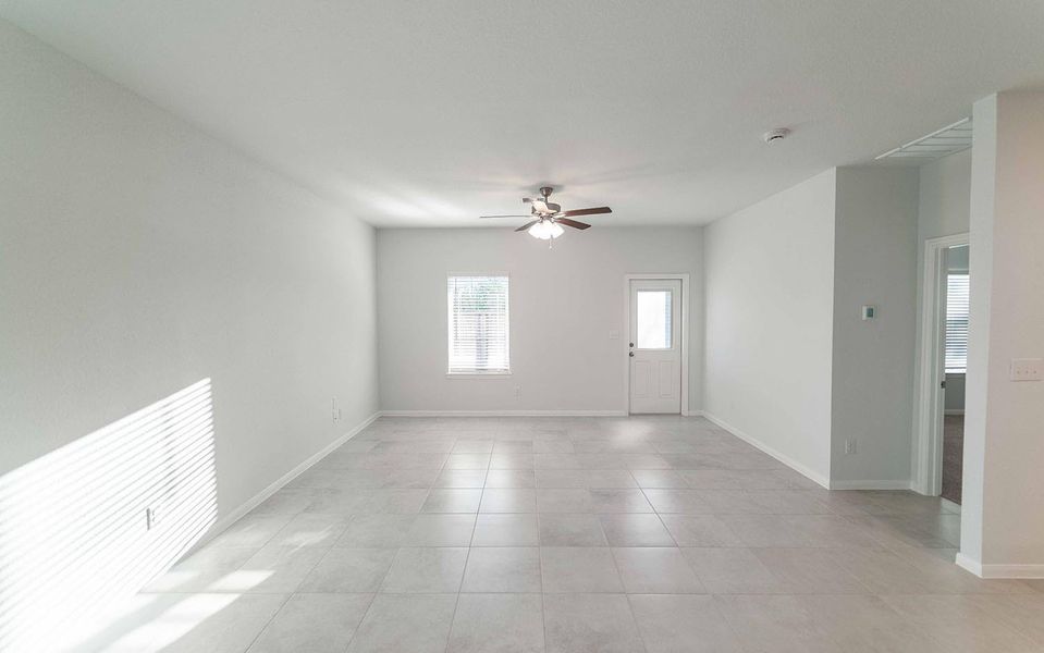 Spacious, unfurnished interior of a new home in Cielo, Conroe (Image 15).