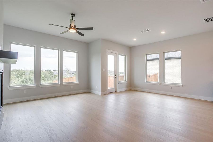 Spacious, unfurnished interior of a new home in Talon Hills, Fort Worth (Image 28). Spacious, unfurnished interior of a new home in Talon Hills, Fort Worth (Image 28).