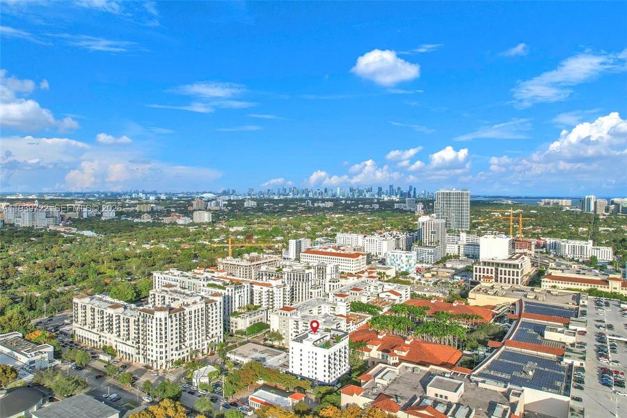 Condo located in Coral Gables, FL showcasing its design and architecture (Image 4).