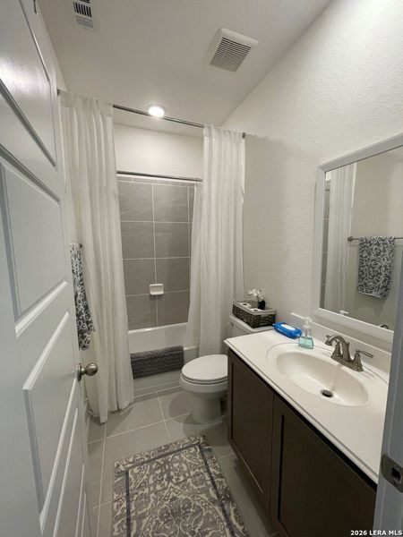 Furnished interior view inside a new home in Hunters Ranch, San Antonio (Image 7).
