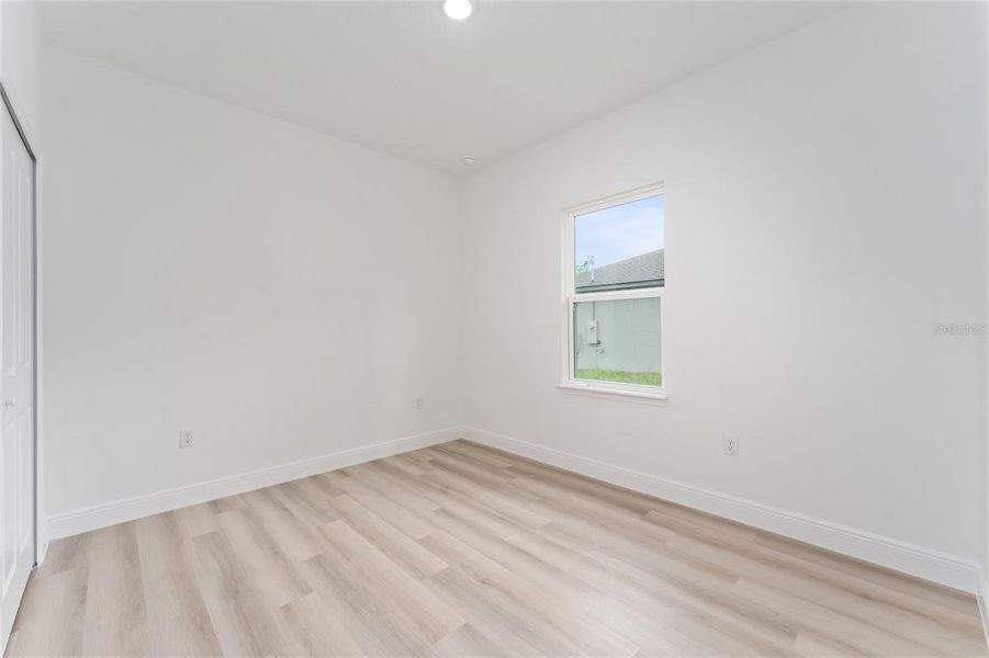 Spacious, unfurnished interior of a new home in , Citrus Springs (Image 28).