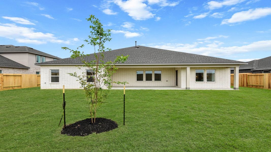 Exterior details and patio area of a home in Riverside Estates, Mont Belvieu (Image 3).