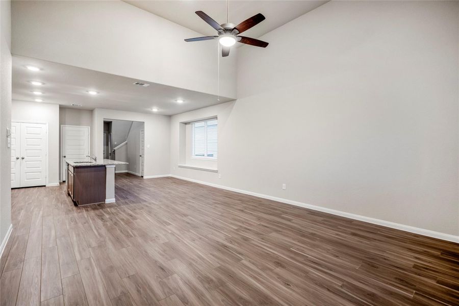 Spacious, unfurnished interior of a new home in , Conroe (Image 35). Spacious, unfurnished interior of a new home in , Conroe (Image 35).