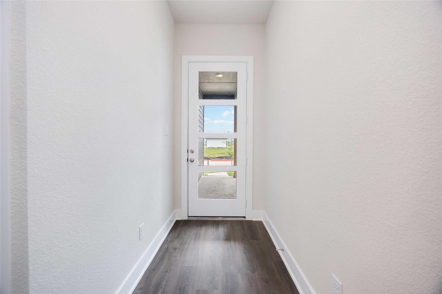 Spacious, unfurnished interior of a new home in Alicante, Houston (Image 16). Spacious, unfurnished interior of a new home in Alicante, Houston (Image 16).