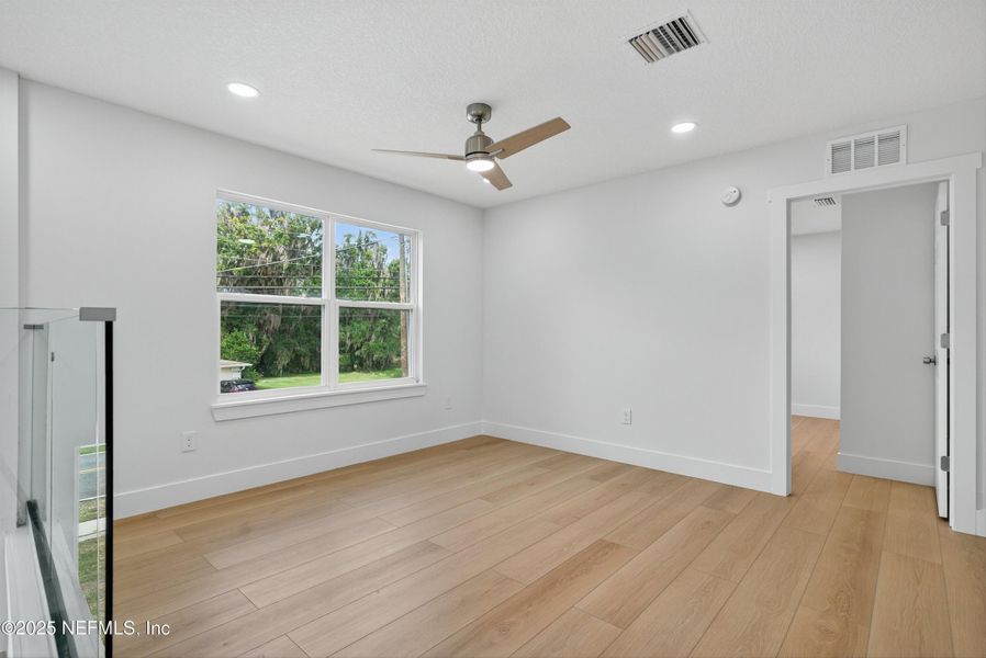 Spacious, unfurnished interior of a new home in , Jacksonville (Image 26).