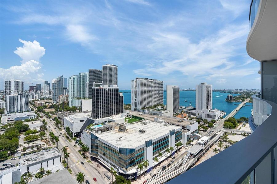 Condo located in Miami, FL showcasing its design and architecture (Image 21).