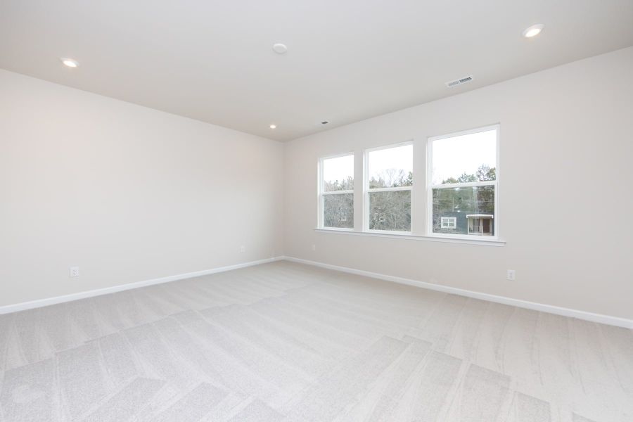 Spacious, unfurnished interior of a new home in Bellflower, Charlotte (Image 35).
